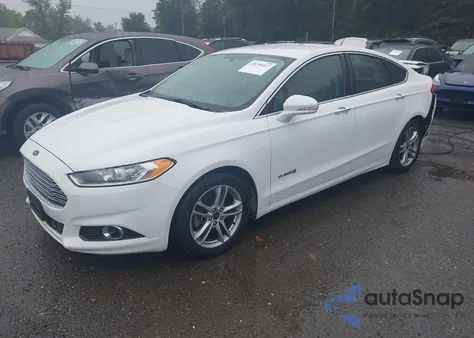 2015 Ford Fusion Hybrid Titanium z USA, uszkodzony, nr VIN 3FA6P0RU8FR116699